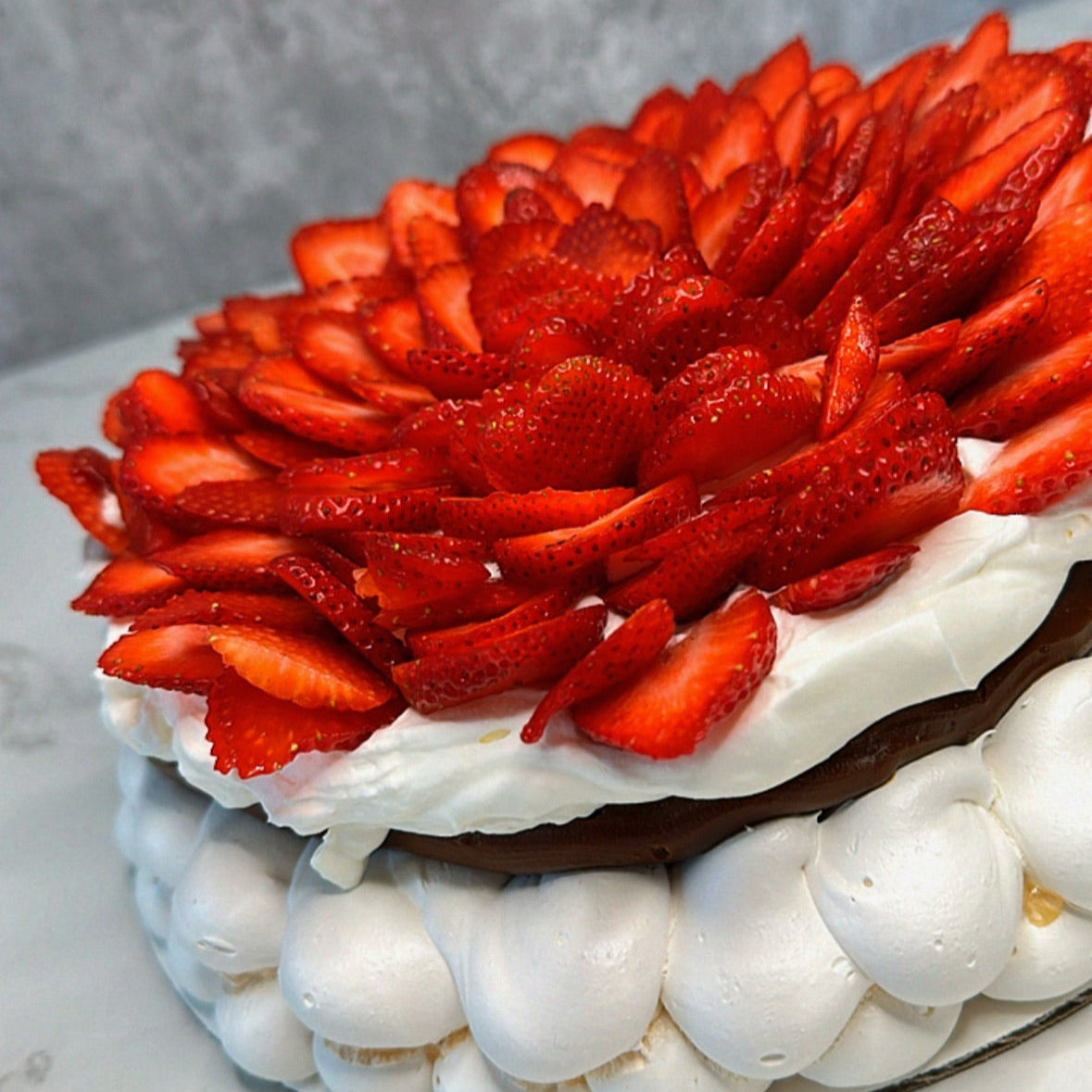 Pavlova (strawberry)
