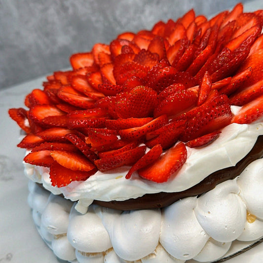 Pavlova (strawberry)